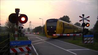 Spoorwegovergang Laag Zuthem  Dutch railroad crossing [upl. by Rolyt]